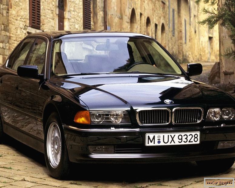 BMW 7-e38