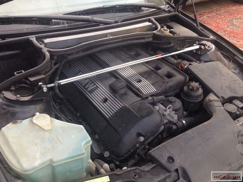 Engine used BMW 3 Series in the back of E46