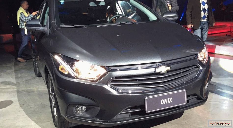 Chevrolet представandл обновленные Onix and Prism 
