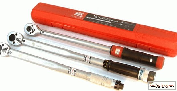 What is a torque wrench?