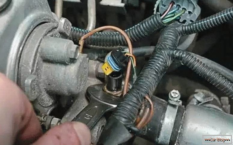 how to change the coolant temperature sensor