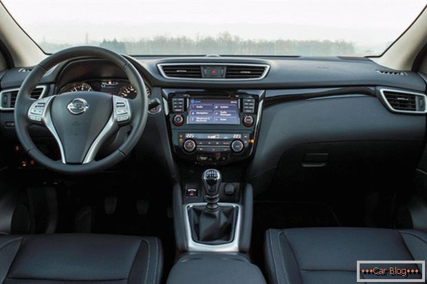 The cabin of the car Nissan Qashqai will enjoy the comfort of the driver and passengers