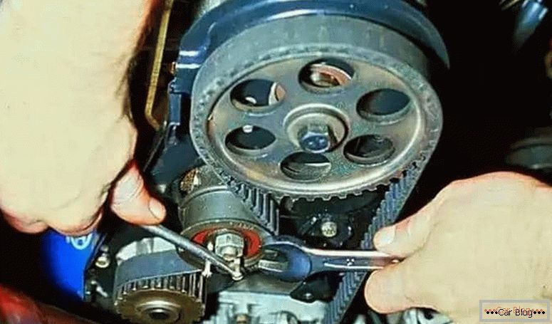 How to replace the alternator belt tensioner pulley