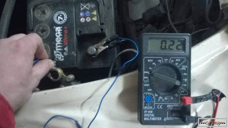 how much should the charging voltage of the car battery from the generator