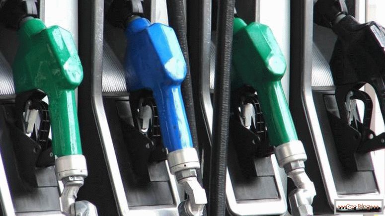 Conducting control of fuel consumption, you can fill the car on the well-established schedule