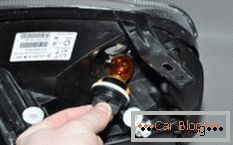 how to replace the low beam bulb on the prior