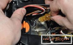 how to quickly replace the low beam bulb