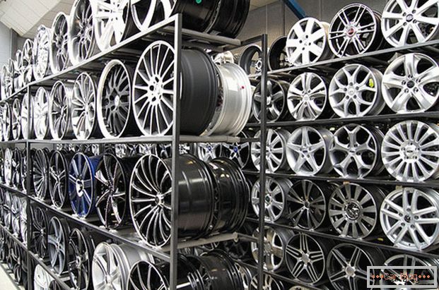Many forms of execution of the exterior design of alloy wheels