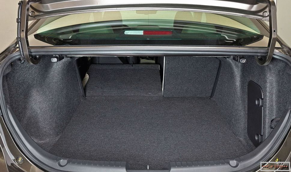 Mazda 3 - trunk