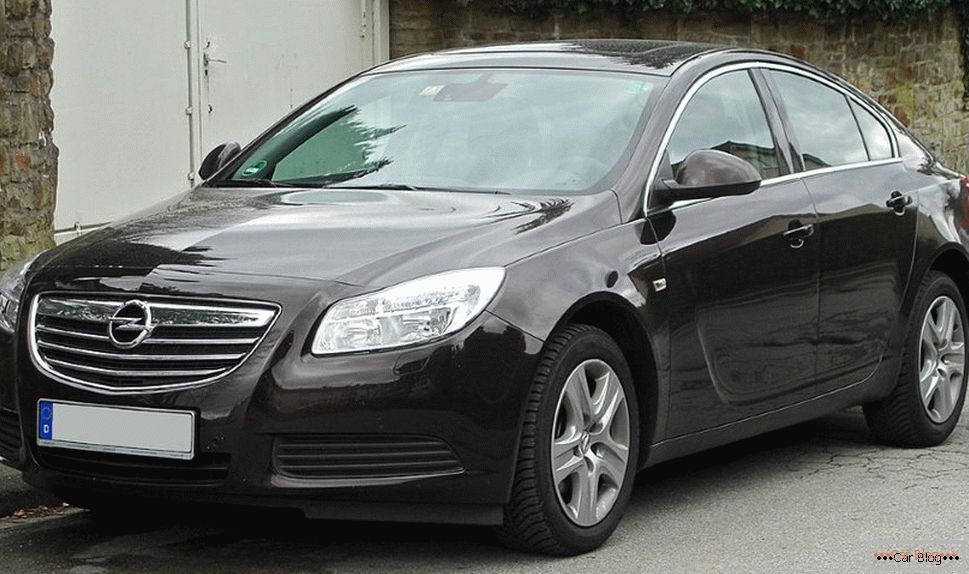 Opel insignia middle class sedan