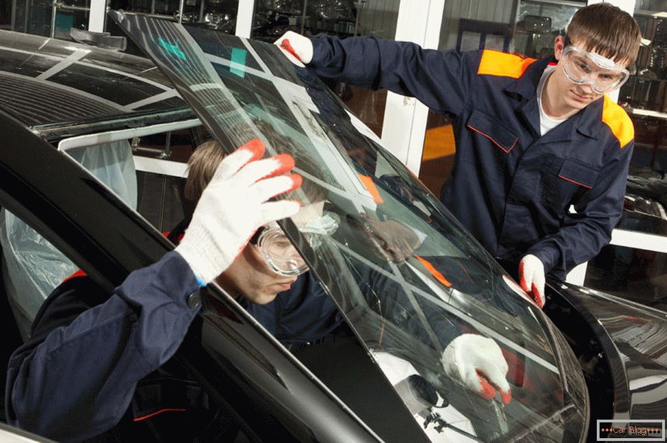 Installing the windshield