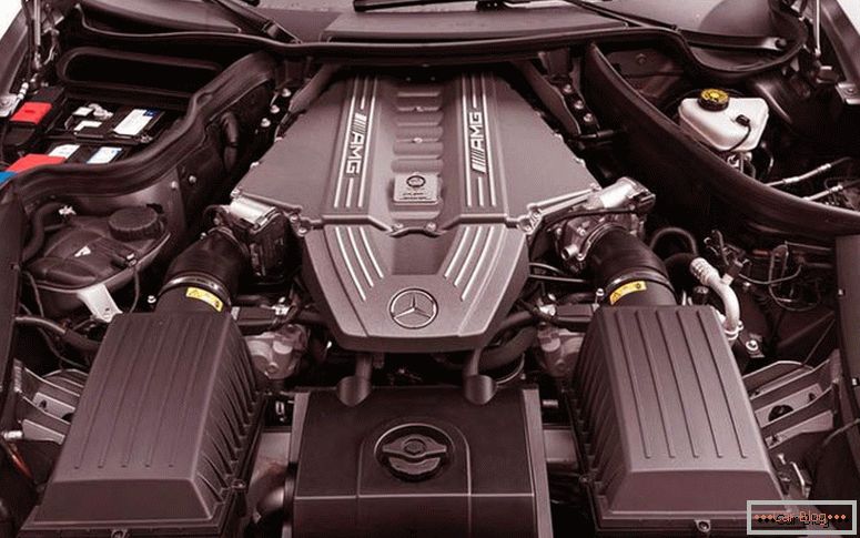 Mercedes SLS AMG engine