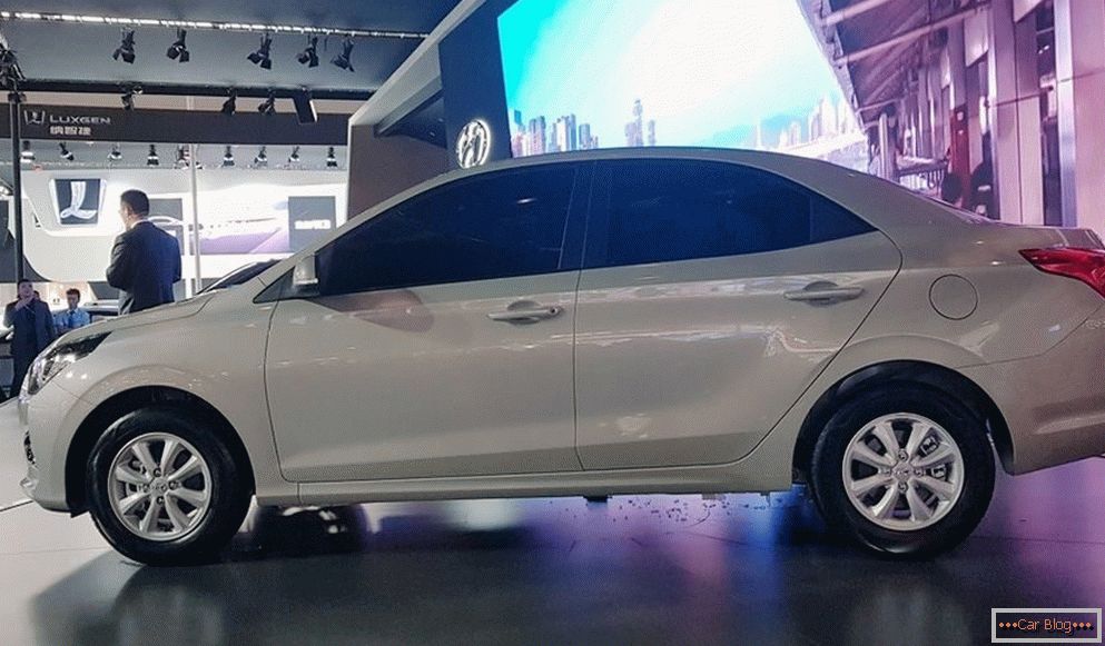 На автовыставке в Чунцине продемонстрировали самый дешевый Hyundai Queen