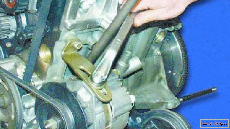 how to tighten the alternator belt using the adjusting bolt