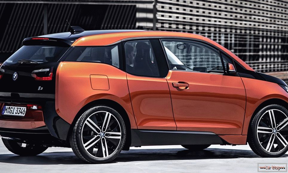 Немцы поставили на электрический BMW i3 новый аккумулятор
