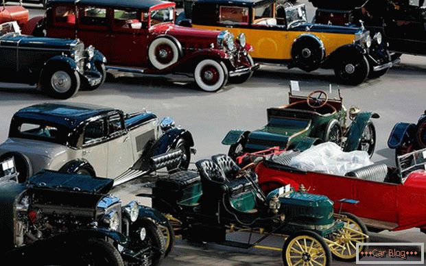 Some vintage cars can only be seen at exhibitions.