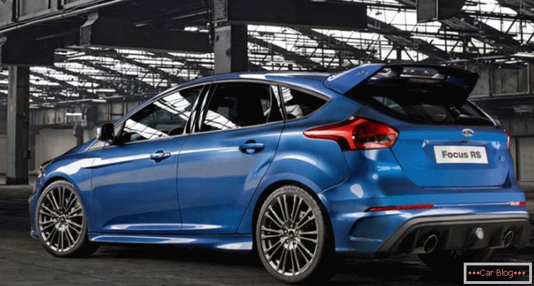 photos of the Ford Focus RS