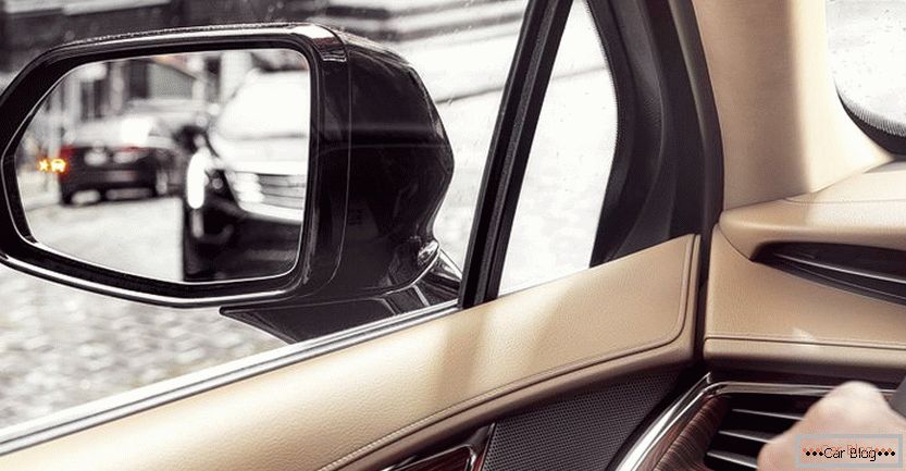 Cadillac XT5 rearview mirror