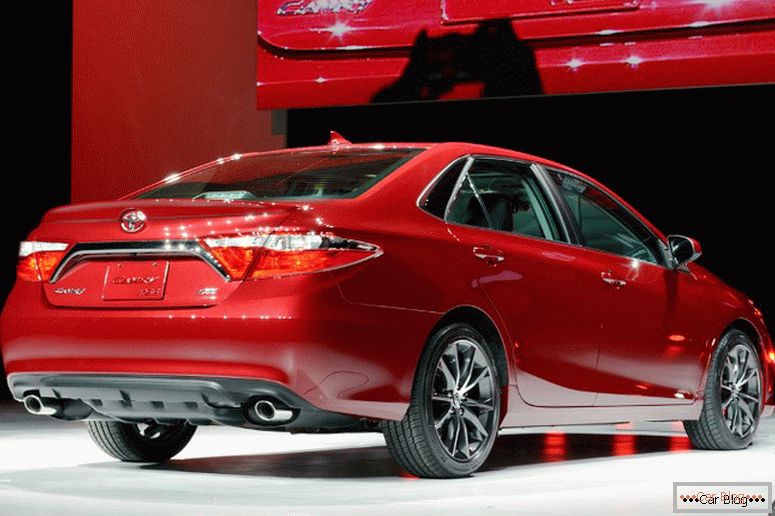 Fashion show 2015 Toyota Camry