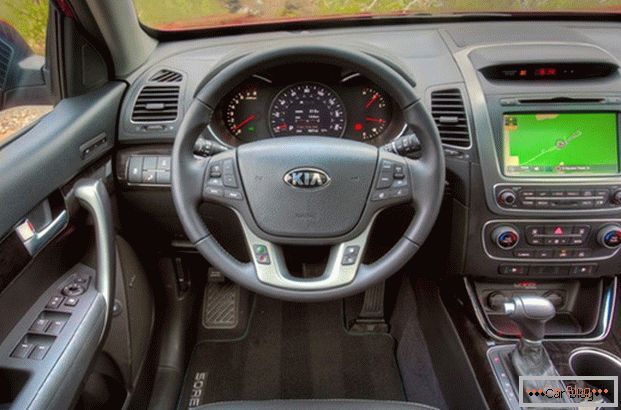 Car Kia Sorento boasts a large list of amenities for the driver and passengers