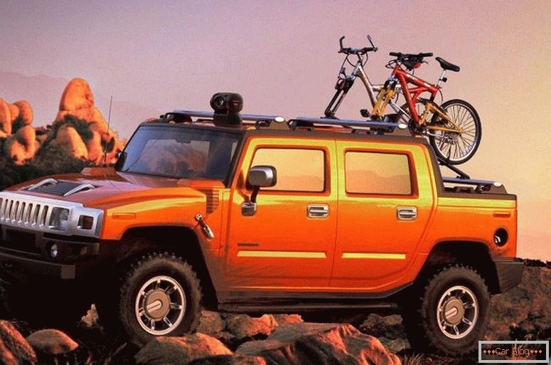 Photo of the Hummer H2 SUV