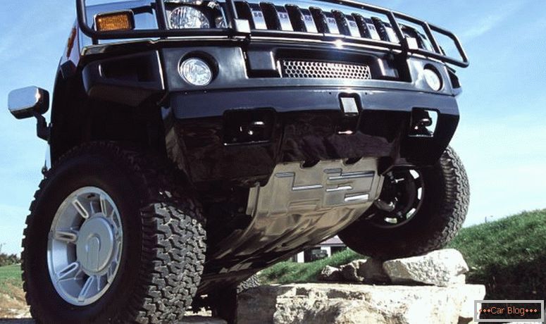 The bottom of the Hummer H2 SUV
