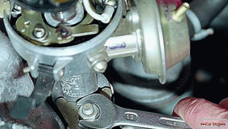 why the engine does not develop high revs