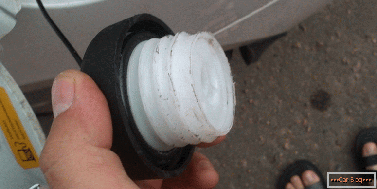 how to quickly remove the smell of gas from the car