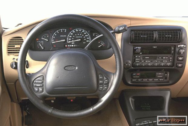 The wheel and dashboard of the car Ford Explorer