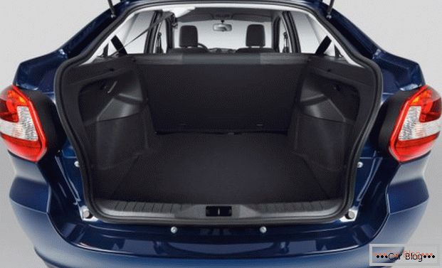 Lada Grants Liftback trunk capacity