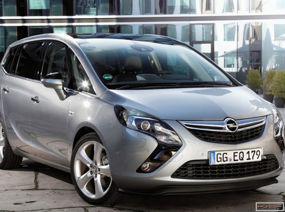 After restyling, Opel Zafira has lost its design identity