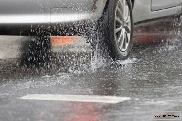 Improper driving in the rain increases fuel consumption
