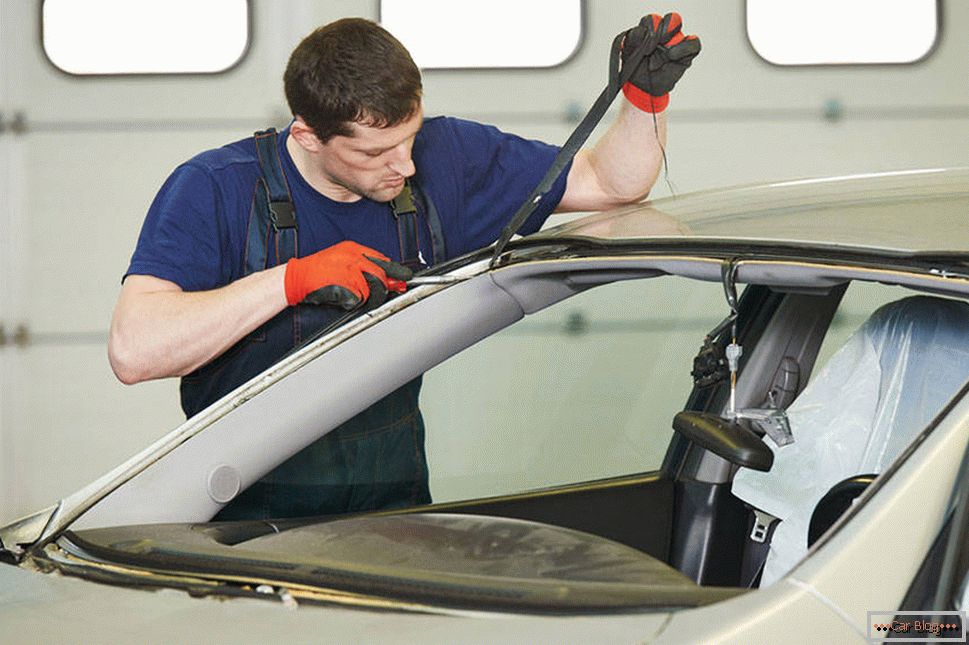 Auto glass disassembly