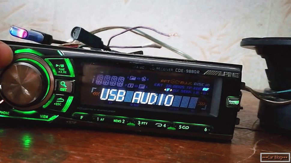 Car radio with illuminated buttons