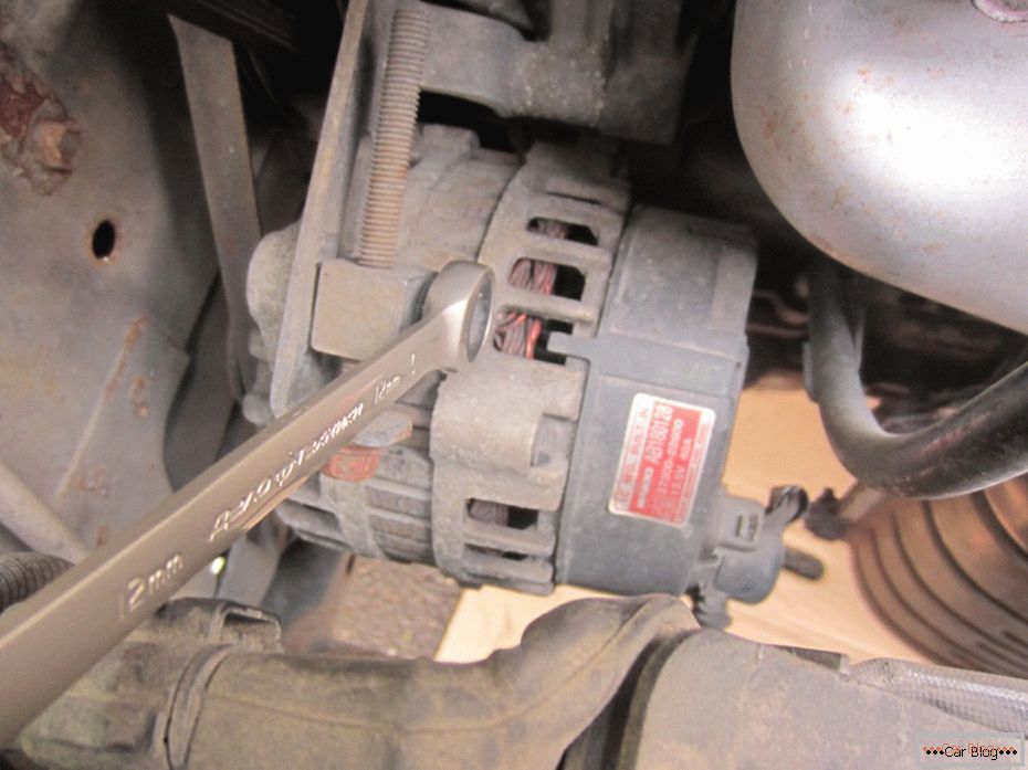 Replacing the alternator belt with Hyundai Accent