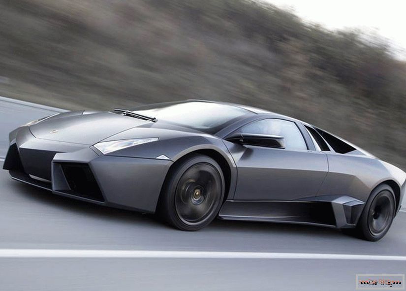 Lamborghini Reventon drives fast
