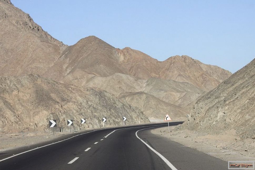 highway Luxor Hurghat is teeming with bandits