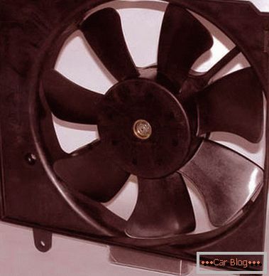 Engine cooling fan