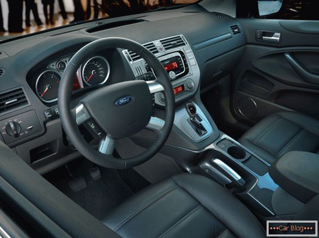 Ford Kuga car interior наоборот более презентабелен в отличии от внешности автомобиля