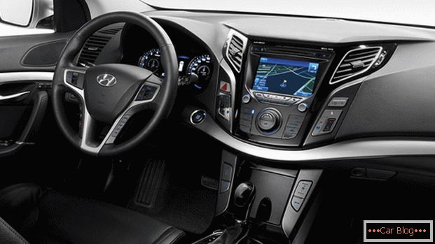 Behind the wheel of a car Hyundai i40 you will always feel at ease