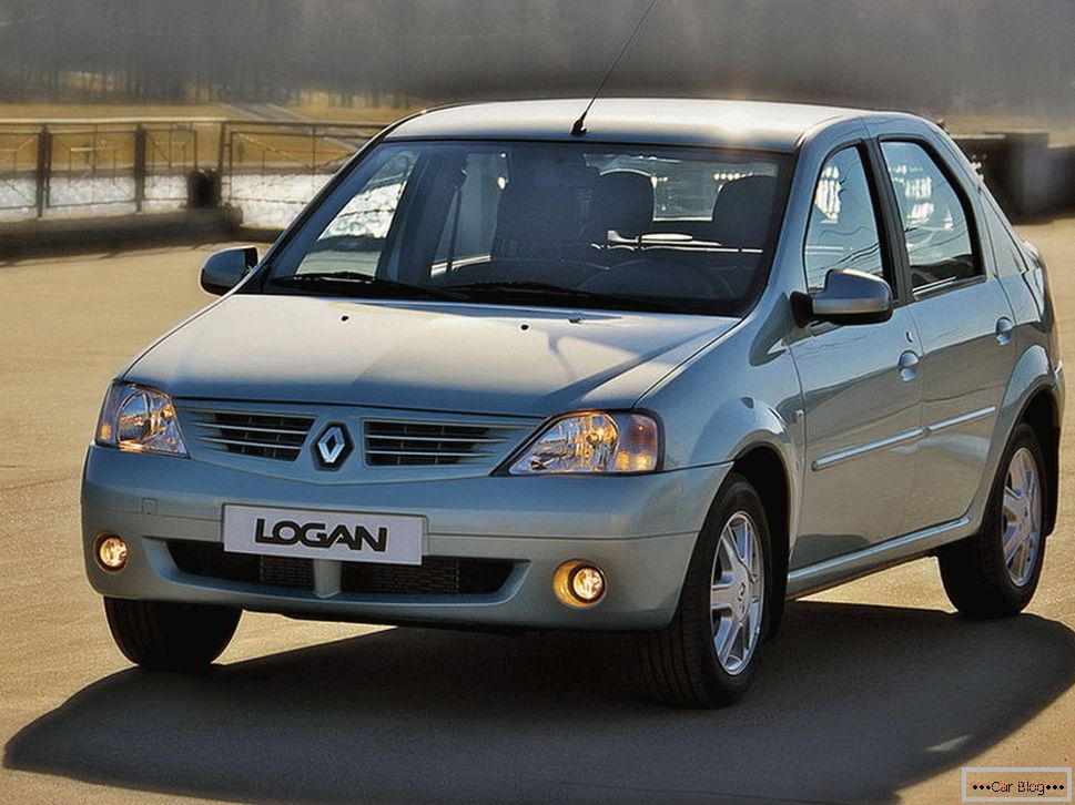 Renault Logan - front view