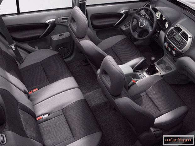 Inside the car Toyota Rav4 you expect comfortable seats and rounded parts