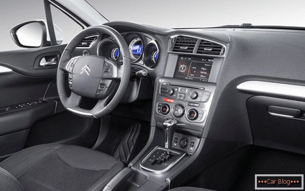 High-quality materials and soft plastic - this will please you the interior of the car Citroen C4