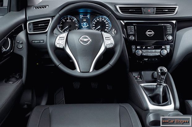 The cabin of the car Nissan Qashqai has a pronounced youth style