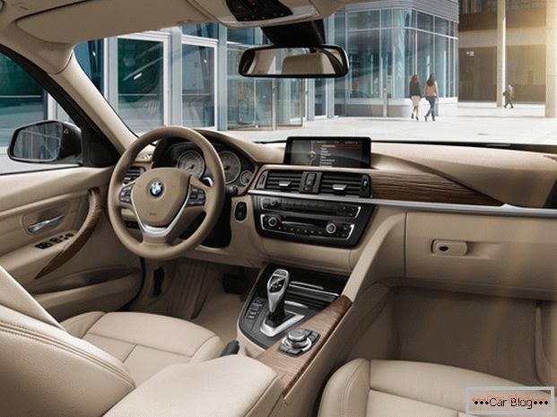 Saloon car BMW 3