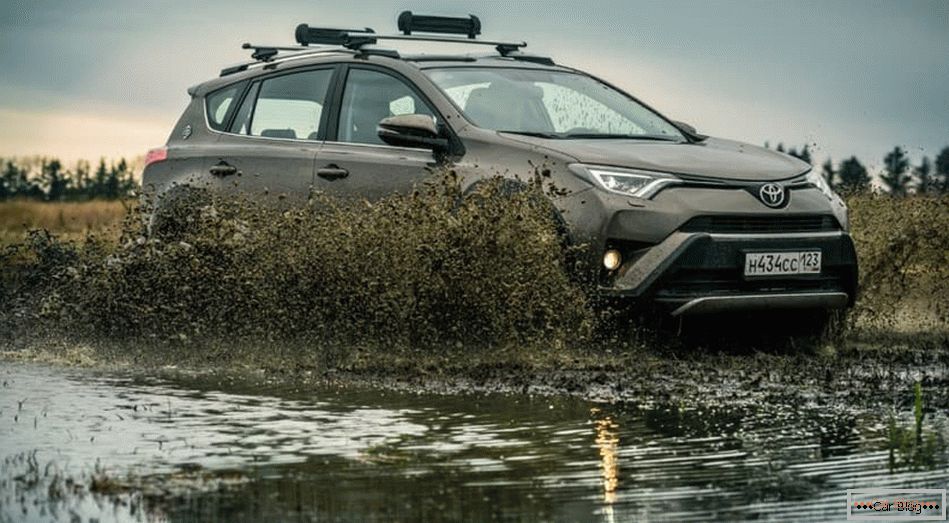 Toyota начала продавать в России спецверсию RAV4 Adventure