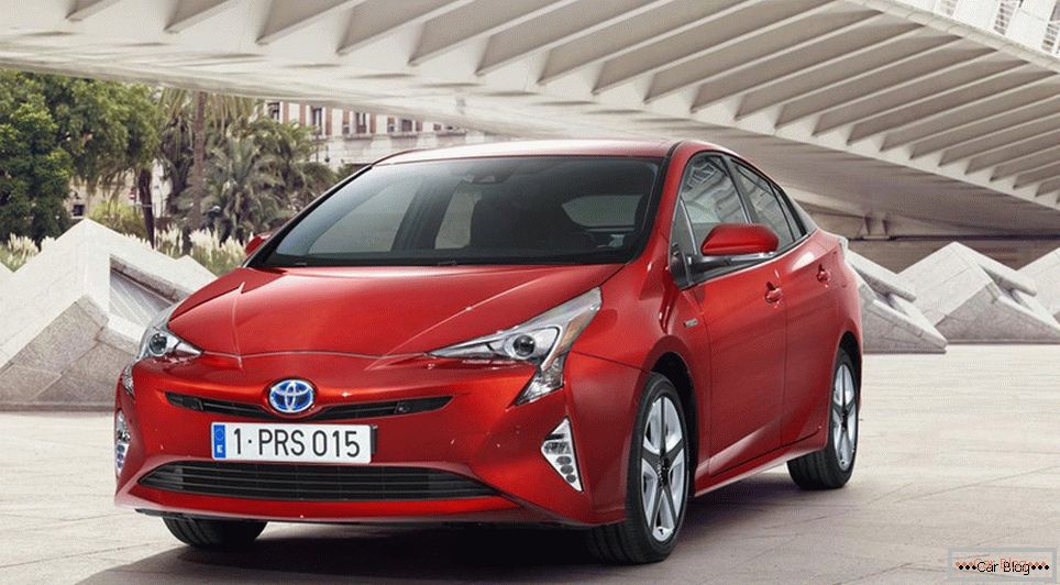 Toyota Prius IV: гибриды атакуют