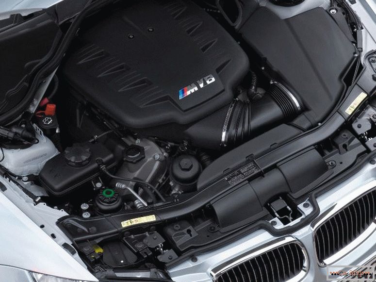 BMW 3 E90 car engine with mileage