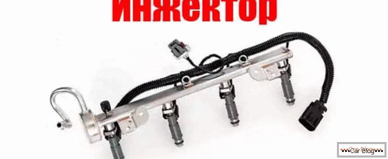 what is the main difference between injector and carburetor