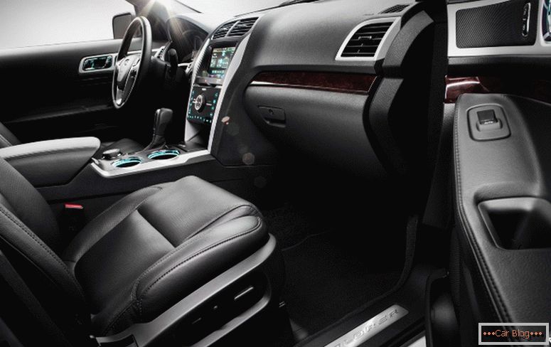 Ford Explorer 2014 car interior